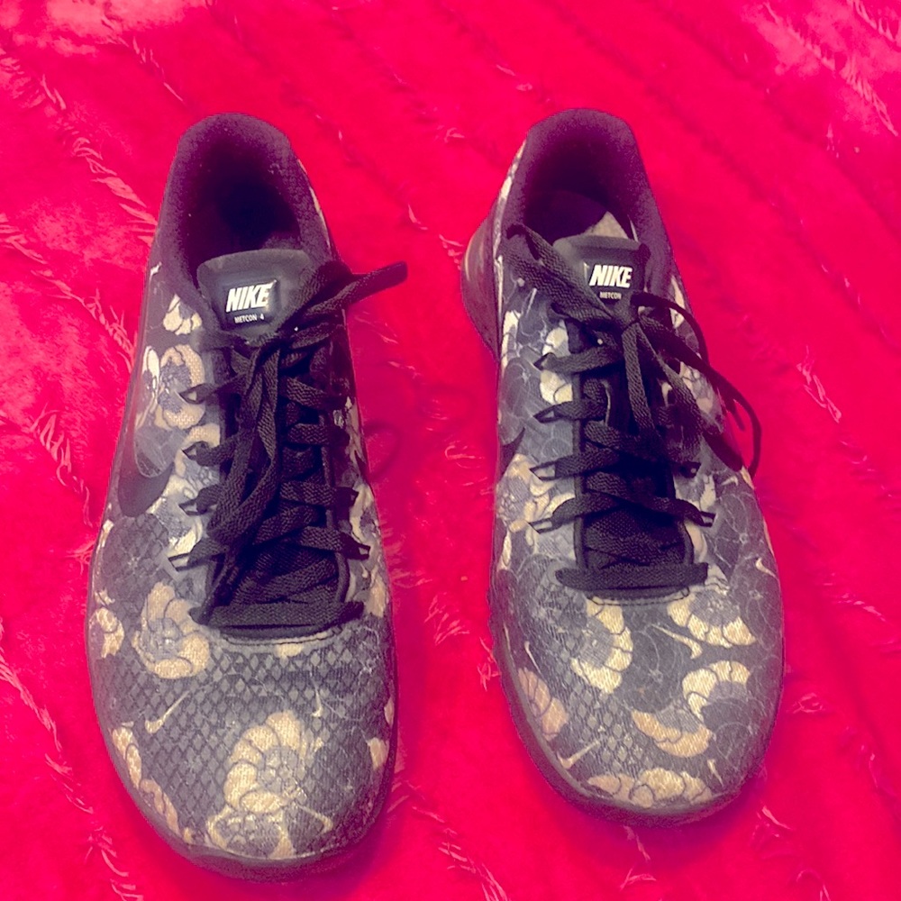 Nike 4 floral metcon size 8